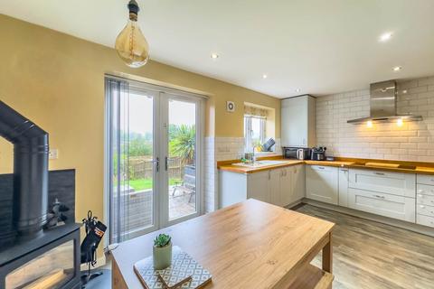 4 bedroom semi-detached house for sale, Brookroyd View, Batley
