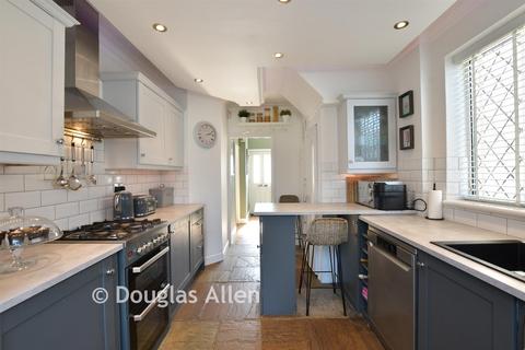 4 bedroom semi-detached house for sale, Avon Road, Upminster, Essex