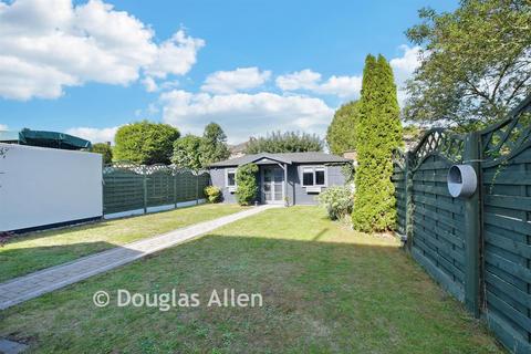 4 bedroom semi-detached house for sale, Avon Road, Upminster, Essex