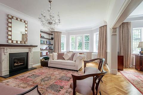 4 bedroom flat to rent, East Heath Road Hampstead