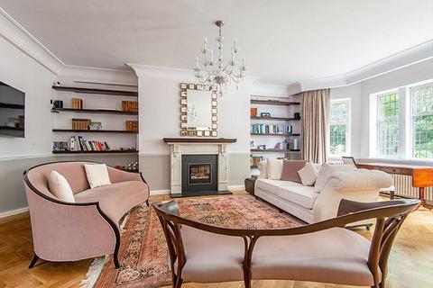 4 bedroom flat to rent, East Heath Road Hampstead