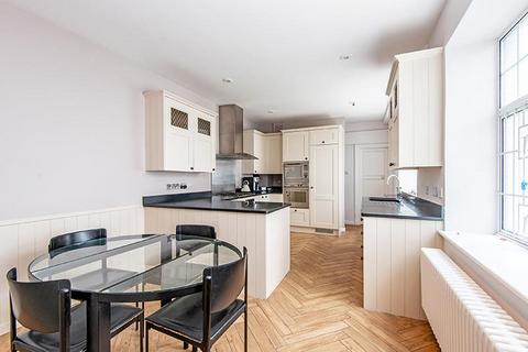 4 bedroom flat to rent, East Heath Road Hampstead