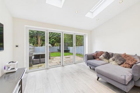 3 bedroom semi-detached house for sale, Henson Close, Radcliffe-On-Trent, Nottingham