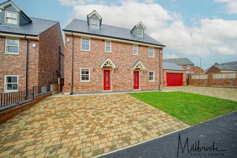 Leigh Road, Atherton, M46