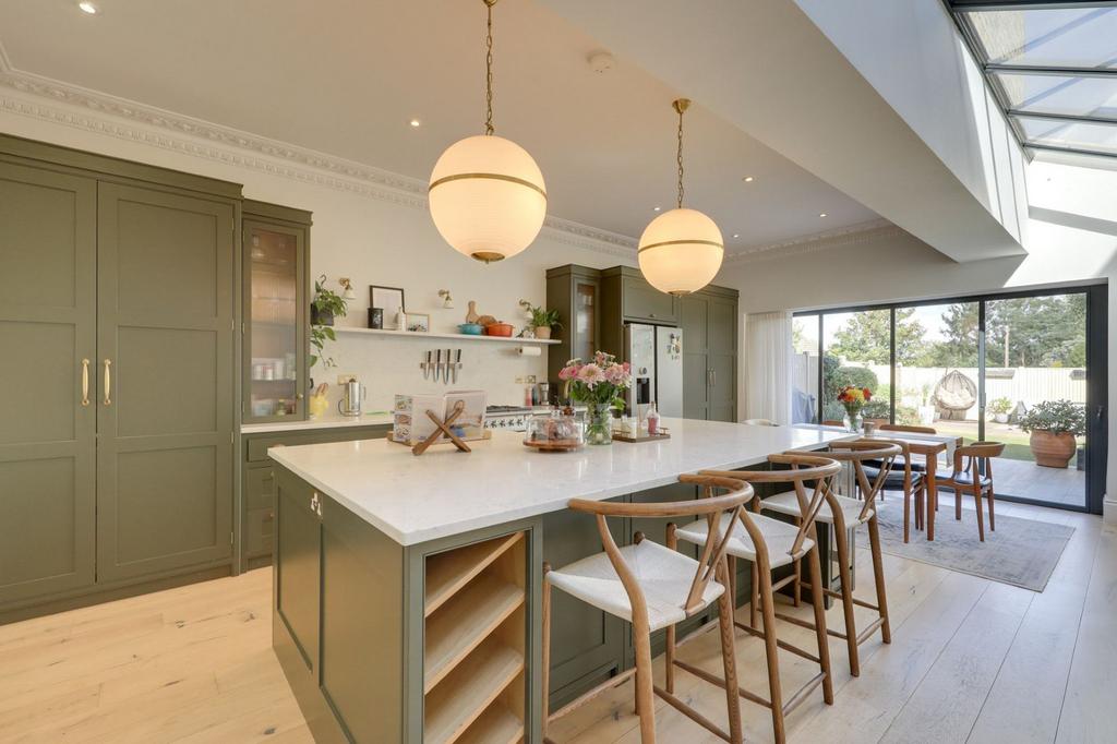 Kitchen/ Dining Room
