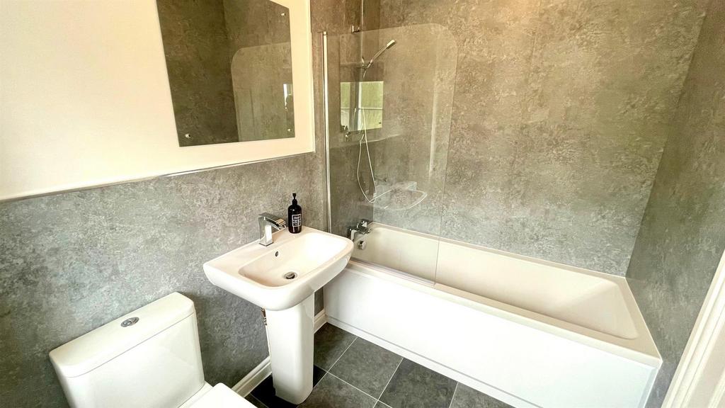 Modern 3 piece bathroom