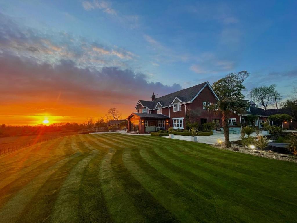 Hill Farm House - 12.jpeg