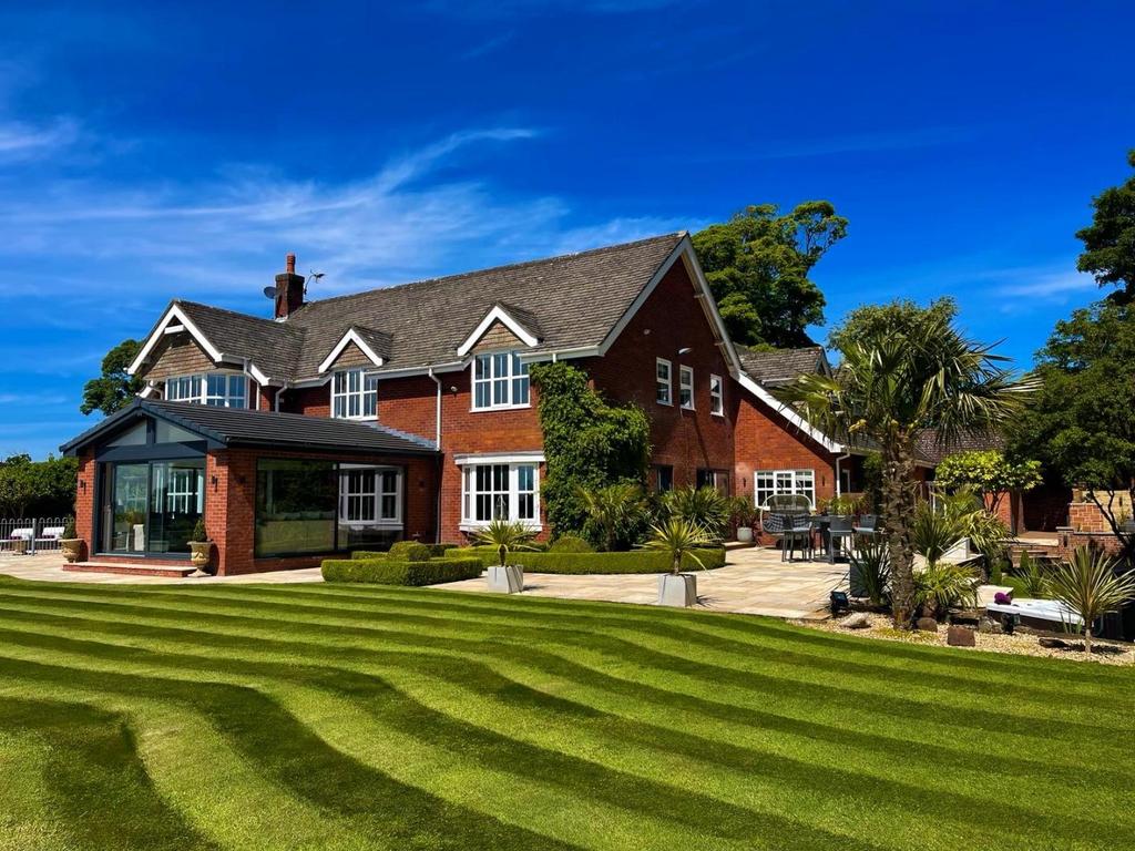 Hill Farm House - 3.jpeg