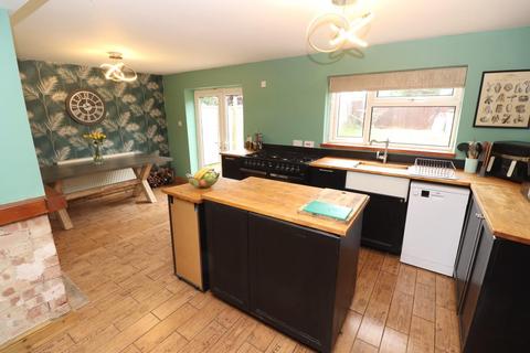 3 bedroom semi-detached house for sale, Palmer Avenue, Irthlingborough NN9
