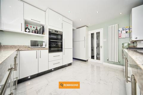3 bedroom detached house for sale, Downs Road, Dunstable