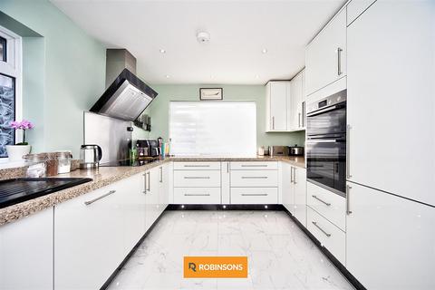 3 bedroom detached house for sale, Downs Road, Dunstable
