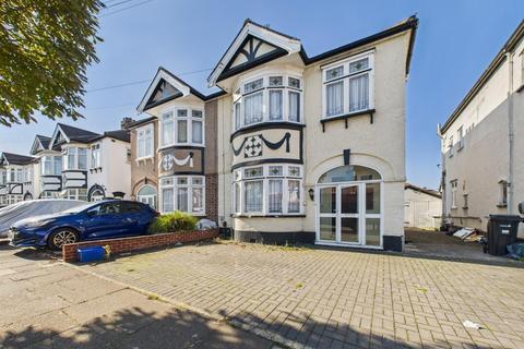 Rosedene Gardens, Ilford, IG2