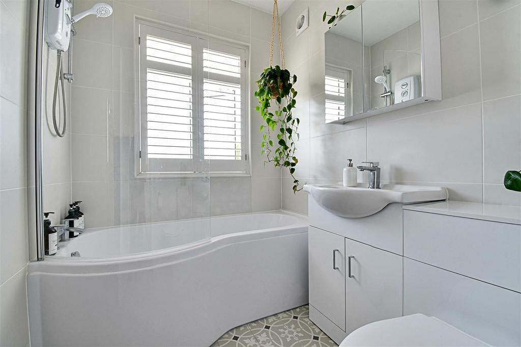 Bathroom 1.jpg