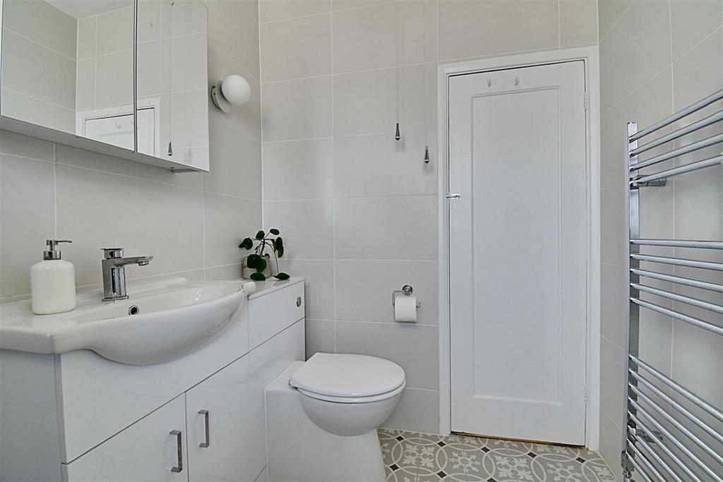 Bathroom 2.jpg