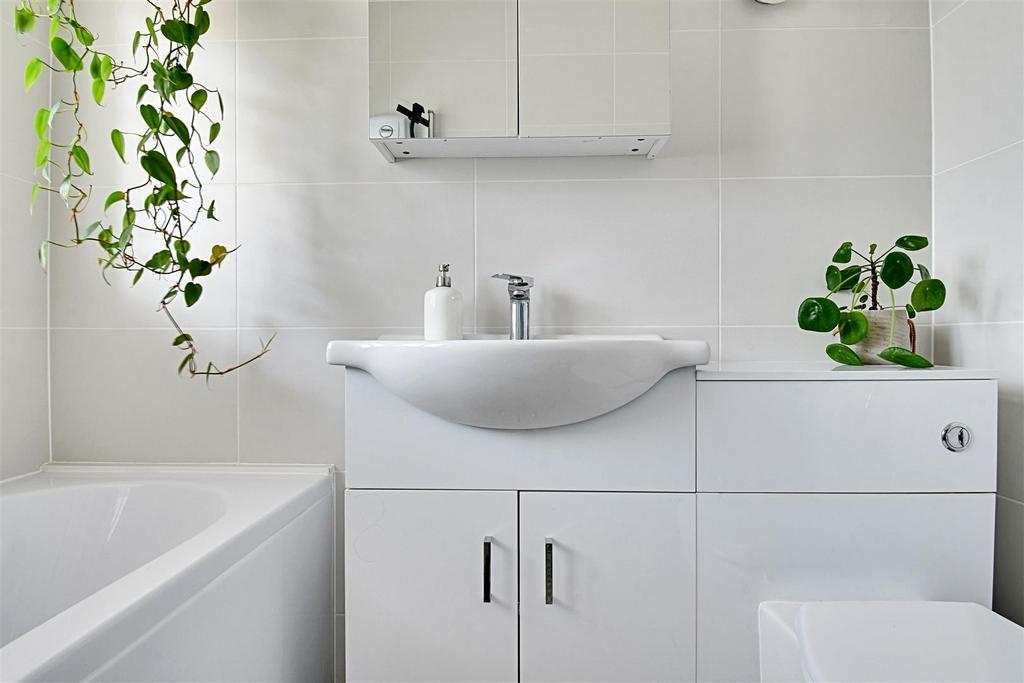 Bathroom 3.jpg