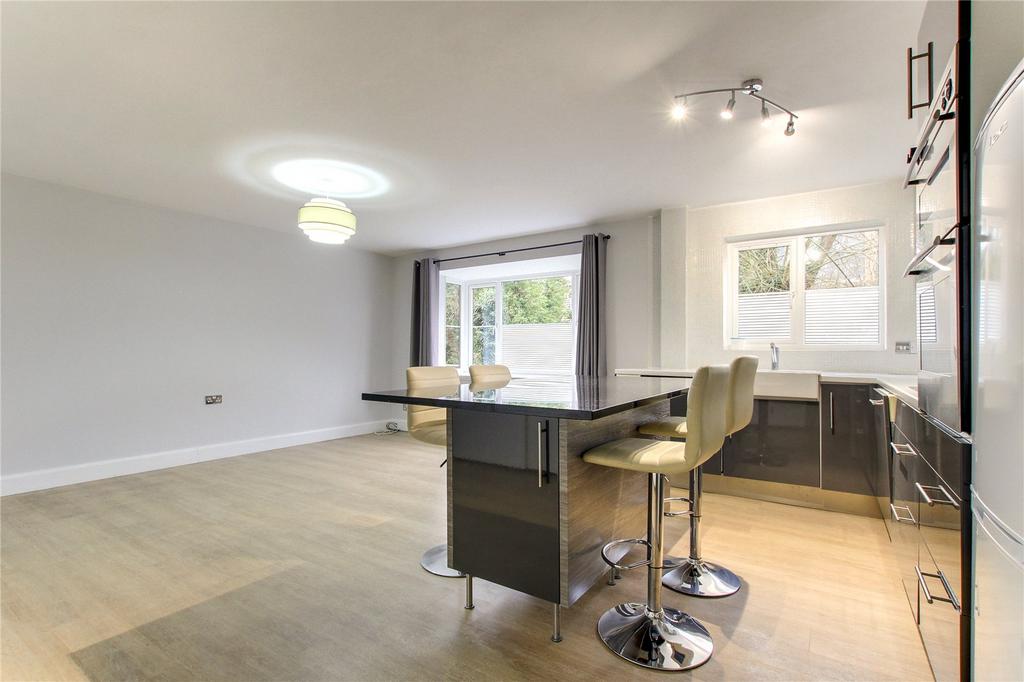 Sitting/Dining Area