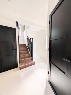 3 bedroom semi-detached house to rent, Lancaster Avenue, Hadley Wood EN4