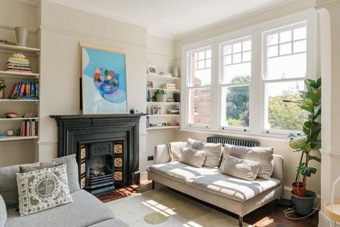 3 bedroom flat to rent, Felix Avenue, London, N8