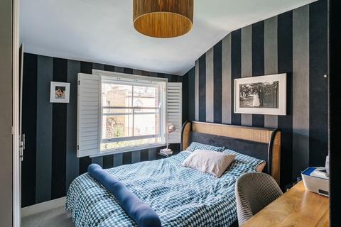 3 bedroom flat to rent, Felix Avenue, London, N8