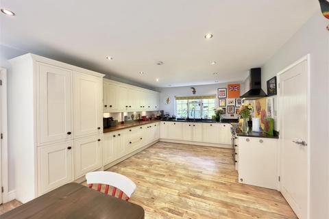 5 bedroom detached house for sale, Honeysuckle Bottom, East Horsley