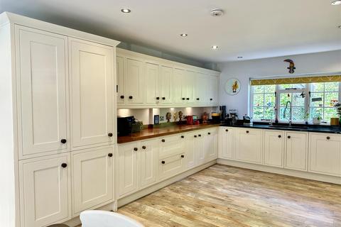 5 bedroom detached house for sale, Honeysuckle Bottom, East Horsley