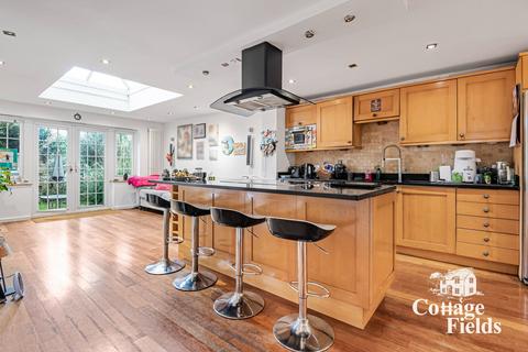 Oak Avenue, Enfield, EN2