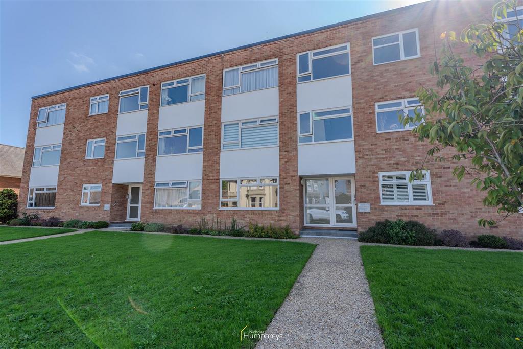 Meadow Court-1.jpg