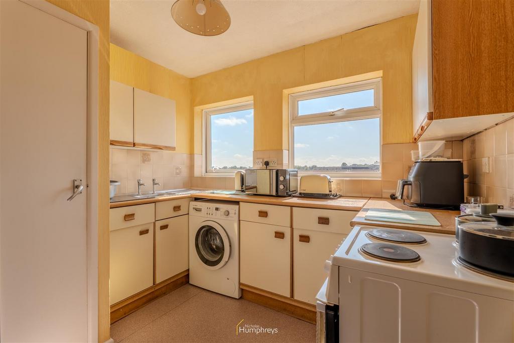 Meadow Court-6.jpg