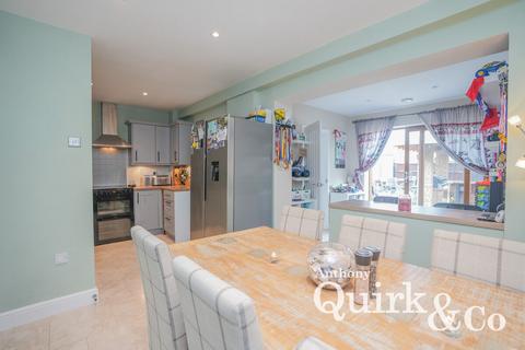 3 bedroom semi-detached house for sale, Devon Way, Canvey Island, SS8