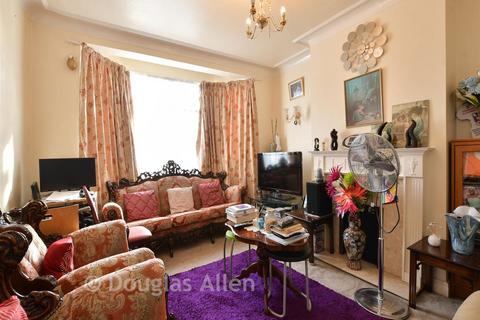 3 bedroom terraced house for sale, Whalebone Lane North, Romford, Essex