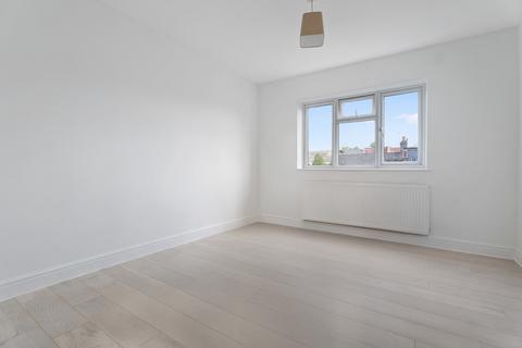2 bedroom flat to rent, Loftus Road, London, W12