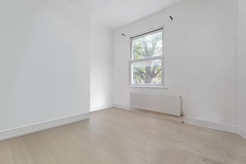 2 bedroom flat to rent, Loftus Road, London, W12