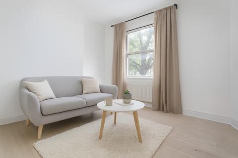 2 bedroom flat to rent, Loftus Road, London, W12