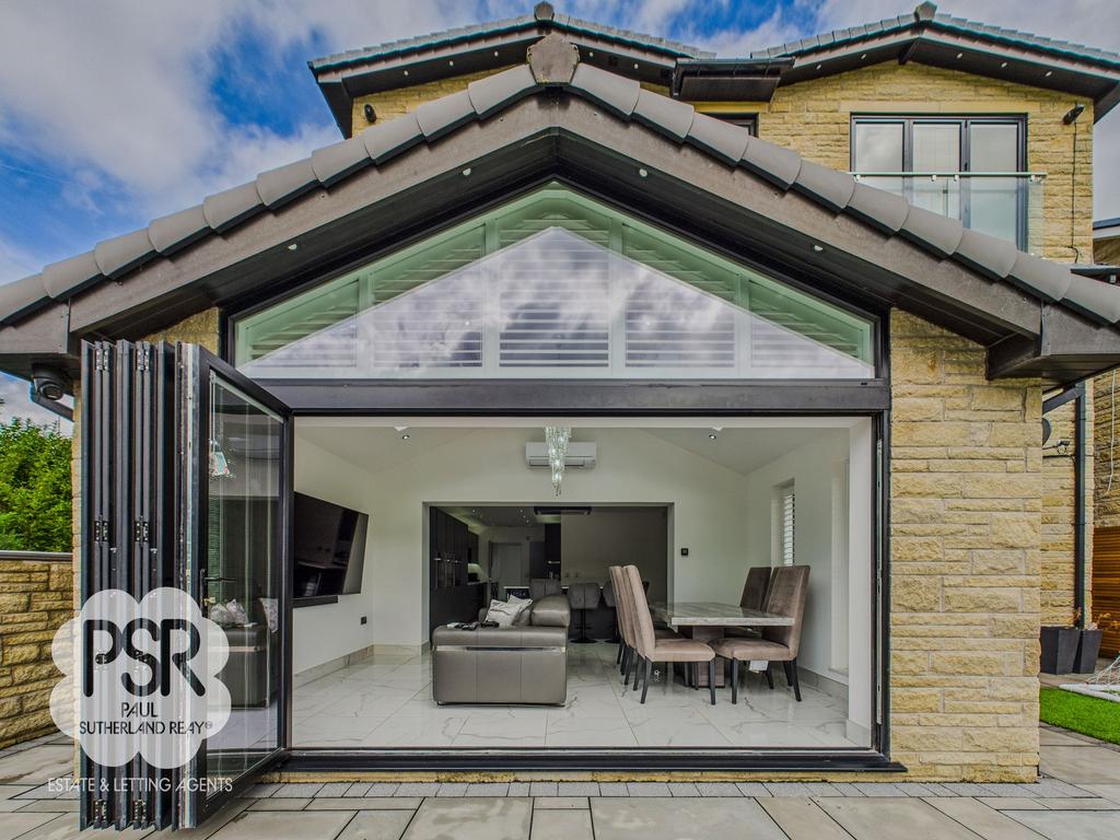 Stunning Kitchen-Diner-Snug with Bi-Folds
