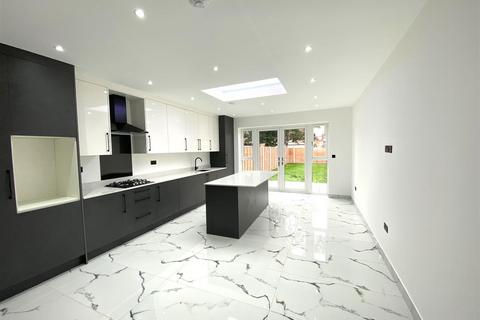 undefined, Meadow Road, Feltham