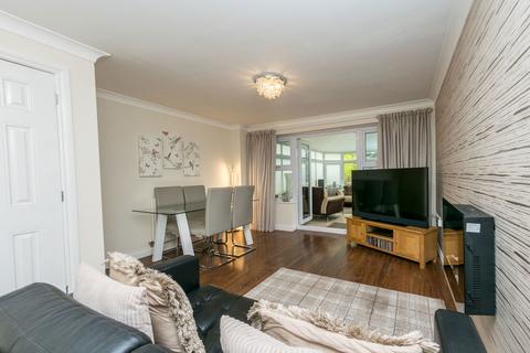 25 Birkhead Close, Kirkburton, Huddersfield, HD8 0GR