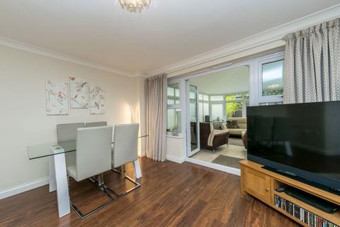 25 Birkhead Close, Kirkburton, Huddersfield, HD8 0GR