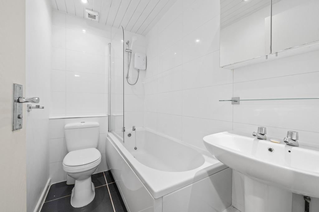 63 Bishops Park 19
