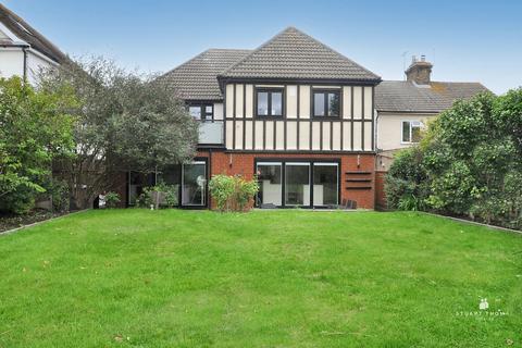 5a High Road, Hockley, SS5 4SY