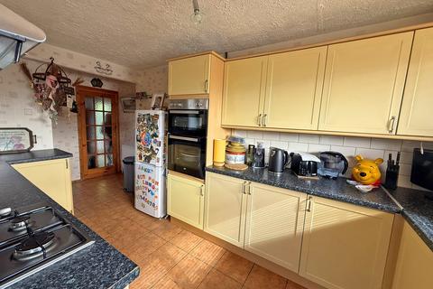 2 bedroom semi-detached bungalow for sale, Eastway, Scarborough YO11