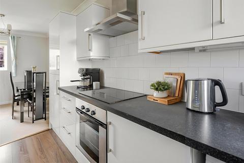 1b Wingfield Close, Brentwood, CM13 2BT
