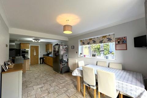undefined, Bro Ednyfed, Llangefni, LL77
