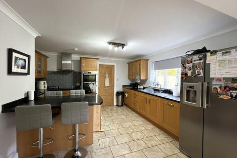 undefined, Bro Ednyfed, Llangefni, LL77