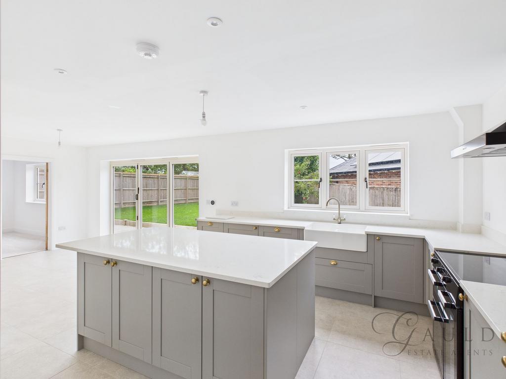 Kitchen / Dining Area