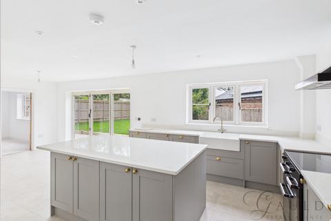 4 bedroom detached house for sale, Buckingham Road, Silverstone, NN12