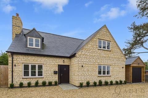 4 bedroom detached house for sale, Buckingham Road, Silverstone, NN12