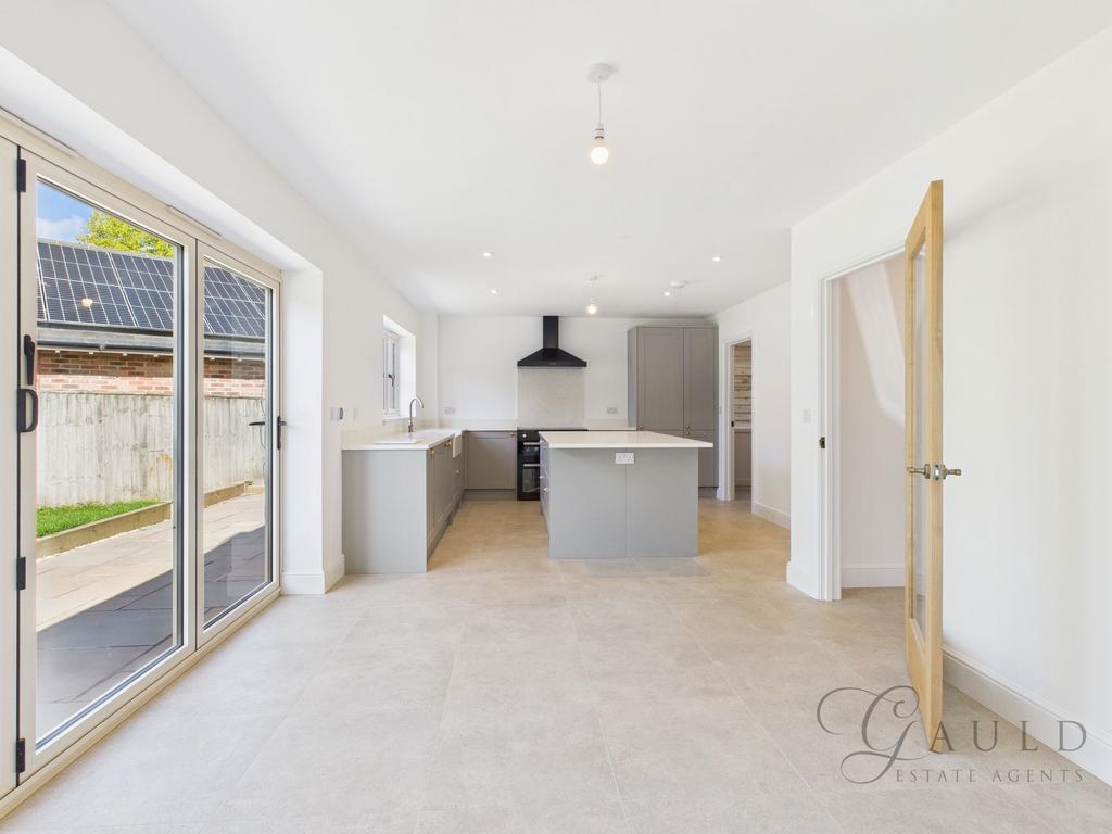 Kitchen / Dining Area