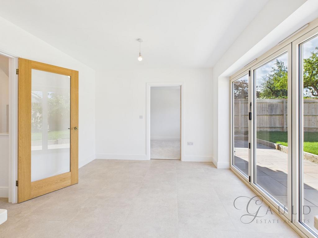 Kitchen / Dining Area