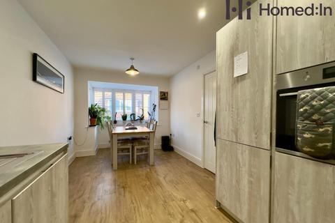 undefined, oak tree way, horsham