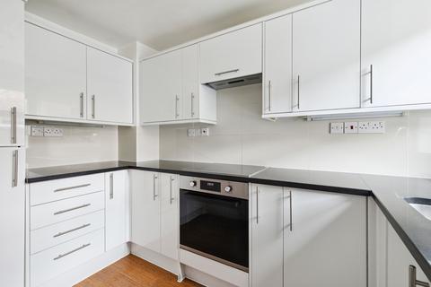 3 bedroom ground floor flat to rent, 41 Salisbury Place Langton Road